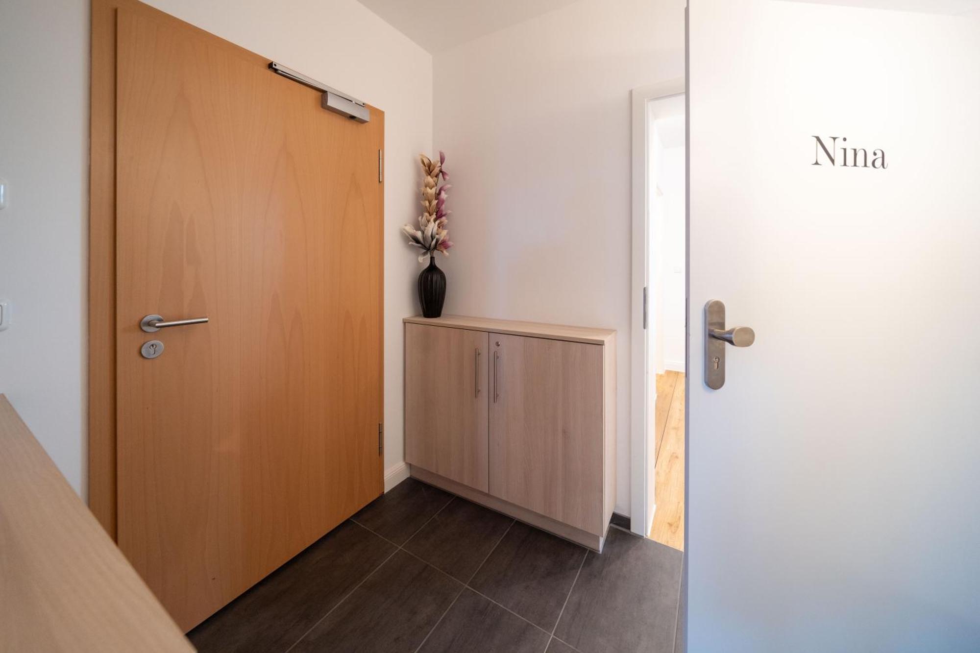 Moebliertes Wohnen - Nina Apartment รอสต็อค ภายนอก รูปภาพ